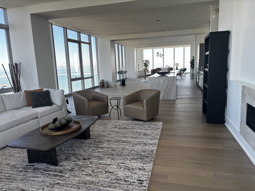Bright, freshly cleaned open-plan living room with lake views.